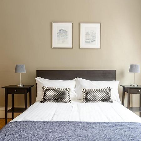 2 Bed Old Town Apartment - Next To Castle Edinburg Exteriör bild