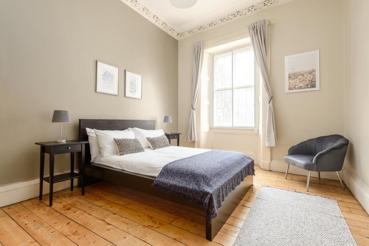 2 Bed Old Town Apartment - Next To Castle Edinburg Exteriör bild