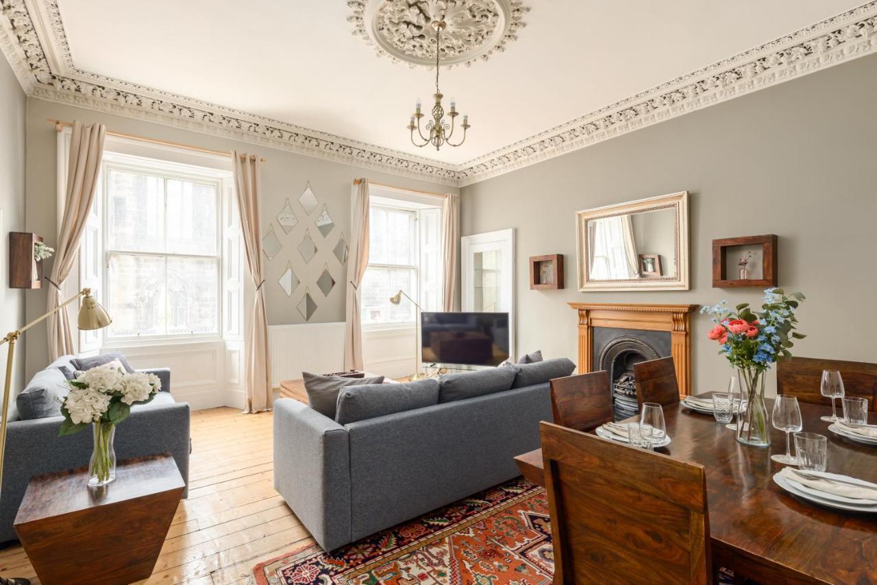 2 Bed Old Town Apartment - Next To Castle Edinburg Exteriör bild
