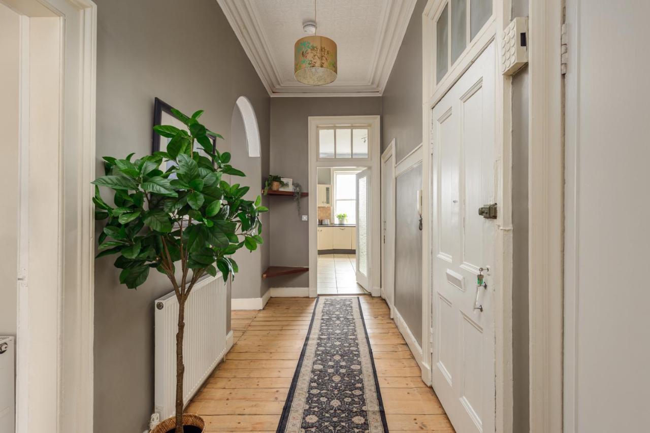 2 Bed Old Town Apartment - Next To Castle Edinburg Exteriör bild