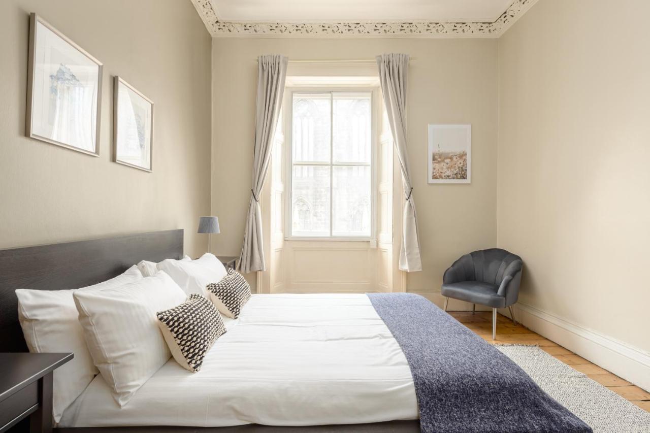 2 Bed Old Town Apartment - Next To Castle Edinburg Exteriör bild