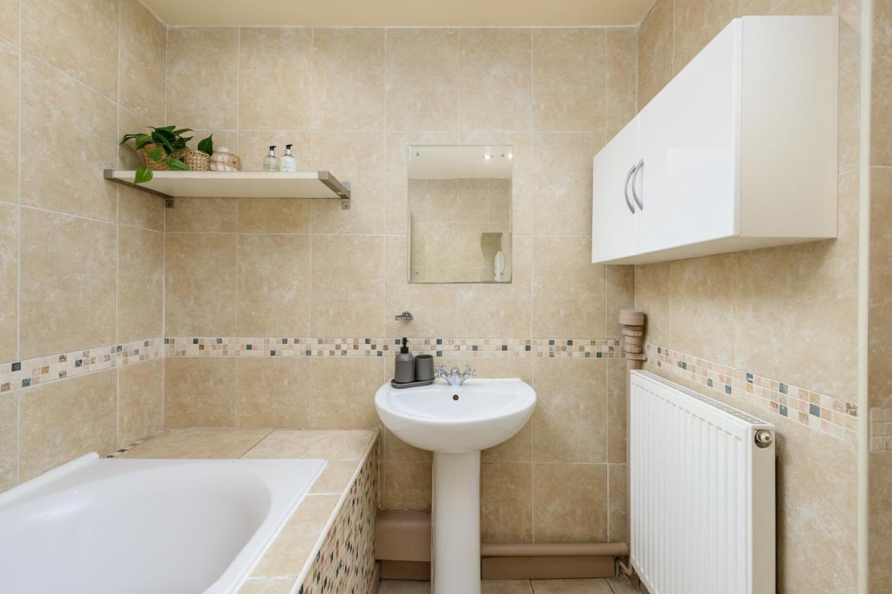 2 Bed Old Town Apartment - Next To Castle Edinburg Exteriör bild