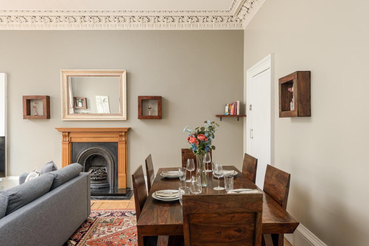 2 Bed Old Town Apartment - Next To Castle Edinburg Exteriör bild