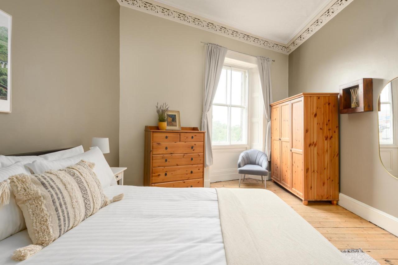 2 Bed Old Town Apartment - Next To Castle Edinburg Exteriör bild